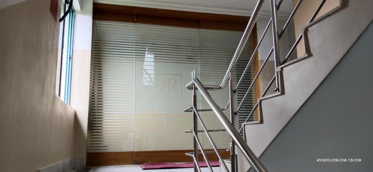 Hotel Royal Residency สิริกุรี ภายนอก รูปภาพ