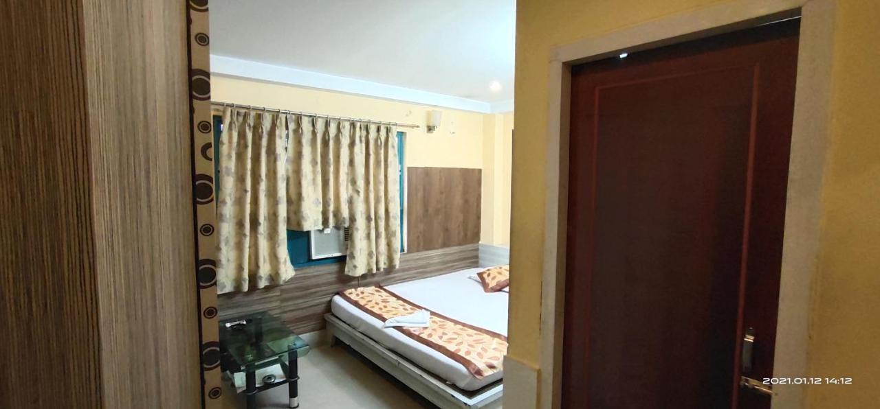 Hotel Royal Residency สิริกุรี ภายนอก รูปภาพ
