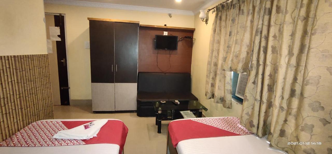 Hotel Royal Residency สิริกุรี ภายนอก รูปภาพ