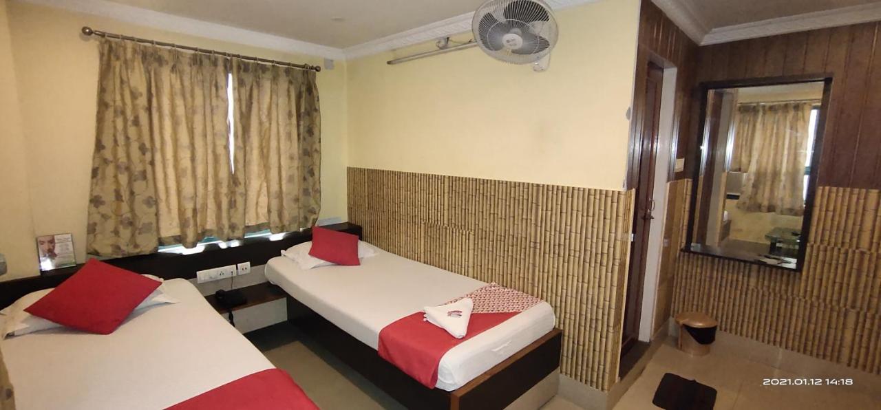 Hotel Royal Residency สิริกุรี ภายนอก รูปภาพ