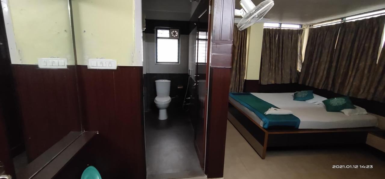 Hotel Royal Residency สิริกุรี ภายนอก รูปภาพ
