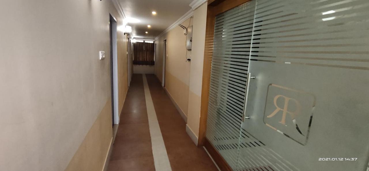 Hotel Royal Residency สิริกุรี ภายนอก รูปภาพ