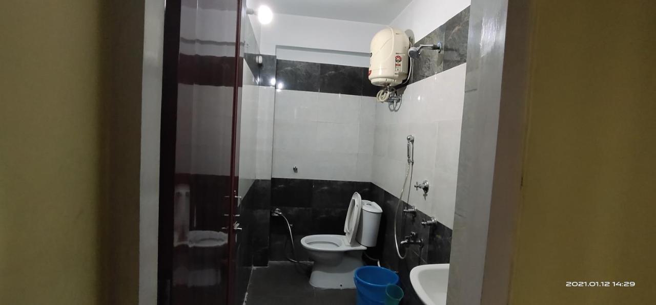 Hotel Royal Residency สิริกุรี ภายนอก รูปภาพ