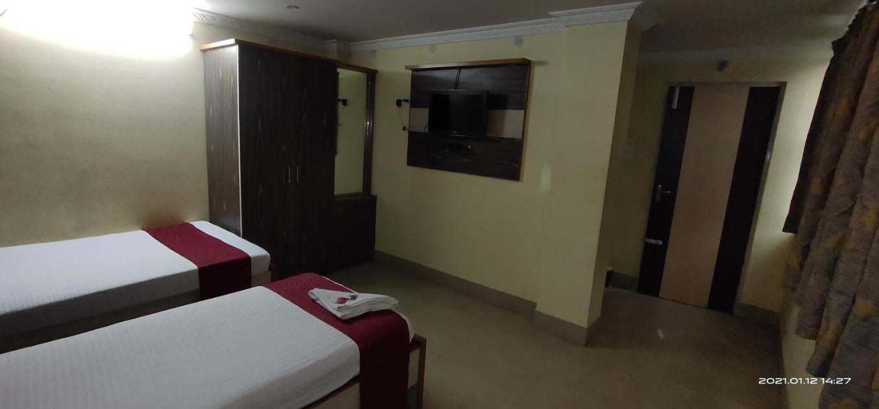 Hotel Royal Residency สิริกุรี ภายนอก รูปภาพ