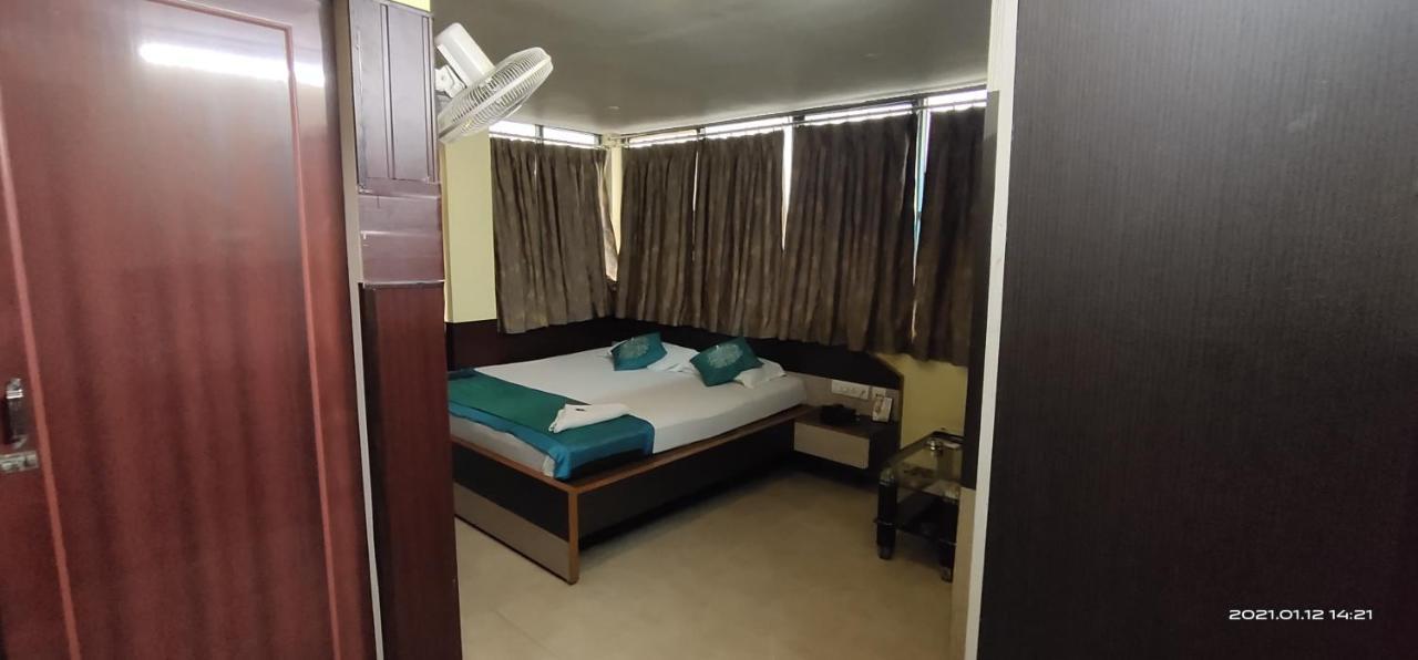 Hotel Royal Residency สิริกุรี ภายนอก รูปภาพ